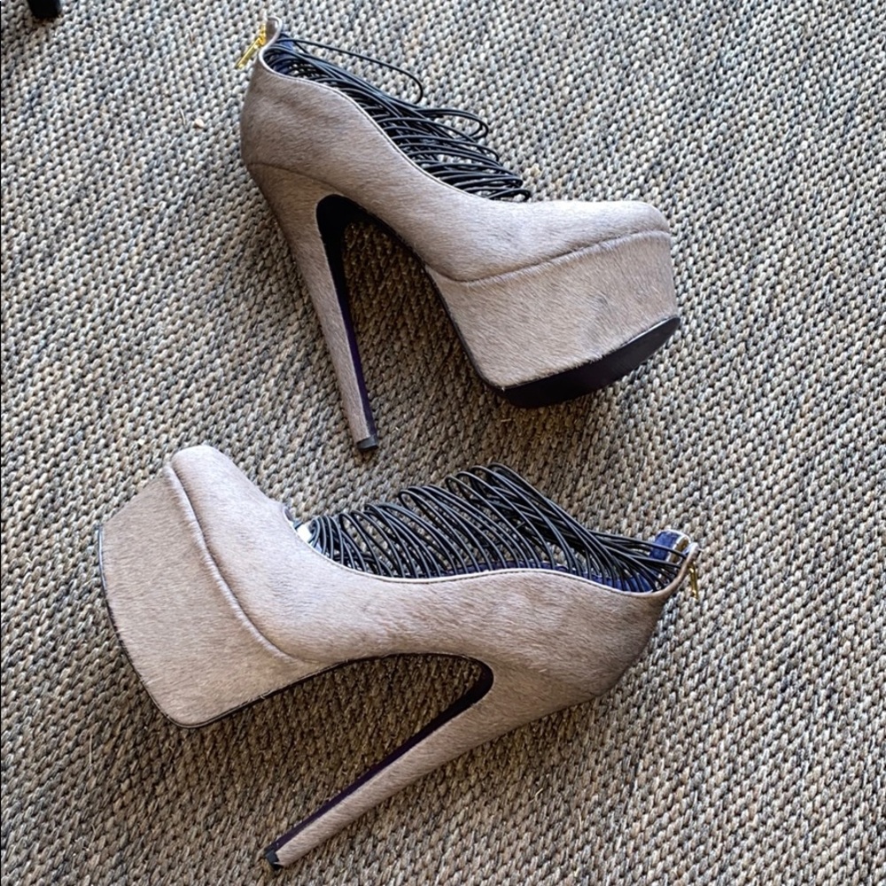 Brand new never worn heels!!